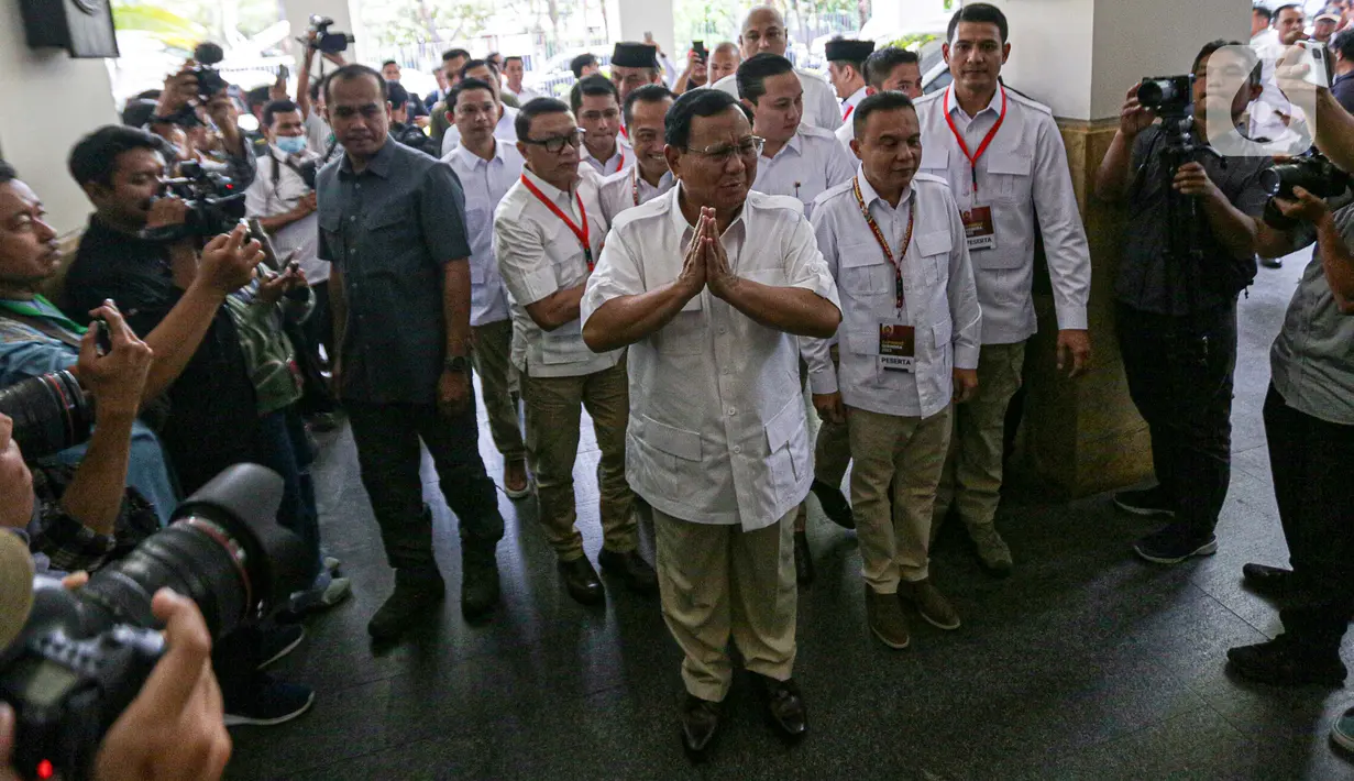Prabowo menuturkan, semua ketua umum partai politik Koalisi Indonesia Maju (KIM) sudah final menetapkan Gibran menjadi calon wakil presiden (cawapres). Dia mengatakan, partai-partai KIM hari ini juga melakukan konsolidasi. (Liputan6.com/Faizal Fanani)
