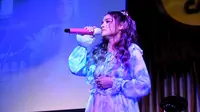 Viola Debut Jadi Penyanyi di Bawah Asuhan Dwiki Dharmawan dengan Rilis Ulang Lagu Asmara