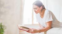 ilustrasi membaca buku&nbsp;(freepik.com)