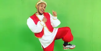 Kembalinya Caisar ke dunia hiburan menuai reaksi pro dan kontra. Kembalinya ia berjoged di layar kaca juga memunculkan banyak kabar simpang siur. Lewat video singkat, Caisar menjawab. (Instagram/caisarisback)