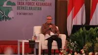 Ketua Dewan Komisioner OJK Wimboh Santoso dalam acara Kick Off Meeting Task Force Keuangan Berkelanjutan di Jakarta, Selasa (5/10/2021).