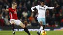 Pemain Manchester United, Bastian Schweinsteiger kembali beraksi dilapangan saat timnya melawan West Ham United pada laga Piala Liga Inggris di Stadion Old Trafford, (30/11/2016). MU menang 4-1. (Reuters/Jason Cairnduff)