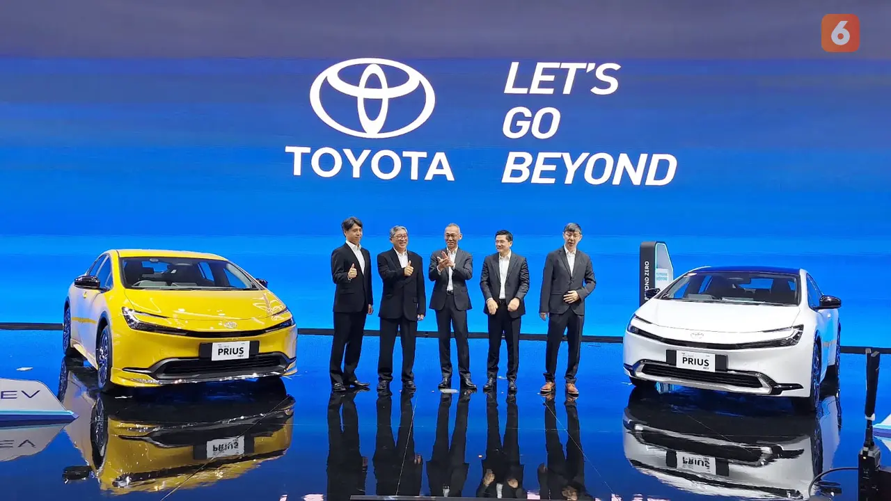Toyota pamer All New Prius HEV dan PHEV di GIIAS 2024. (Liputan6.com/Arief Aszhari)