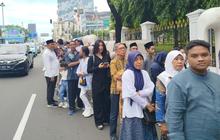Warga Ricuh Saat Antre Open House Jokowi, Istana Minta Maaf