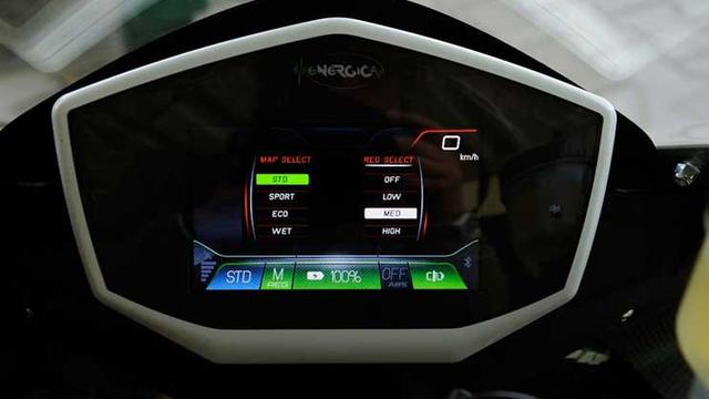 Bisa untuk merubah mode berkendara melalui perintah suara