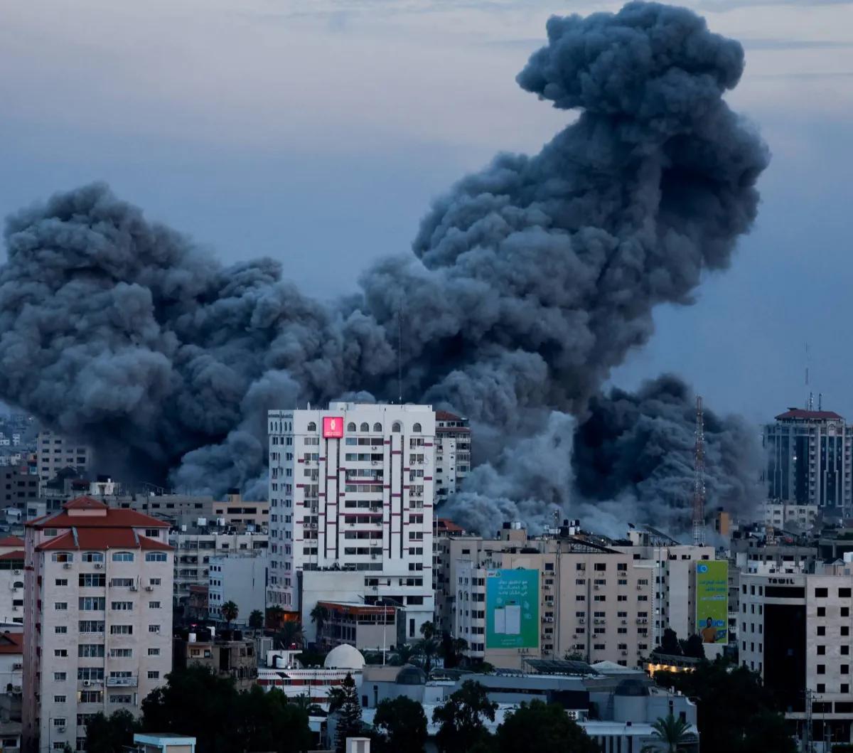 Serangan Hamas yang meluncurkan 5 ribu roket ke wilayah Israel langsung mendapat respon militer Israel dengan melakukan serangan rudal yang mematikan.