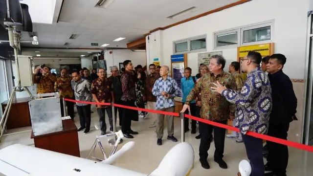 Menko Bidang Perekonomian RI Airlangga Hartarto saat melakukan dialog dengan mahasiswa dan alumni Departemen Teknik Mesin UGM di Yogyakarta. (Foto: ekon.go.id)