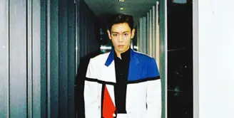 Beberapa waktu lalu T.O.P Big Bang yang sedang menjalani wajib militernya harus terjerat kasus hukum. Ia tertagkap sedang mengonsumsi narkoba jenis ganja. Kini ia sudah kembali diizinkan menjalani wajib militernya. (Instagram/choi_seung_hyun_tttop)