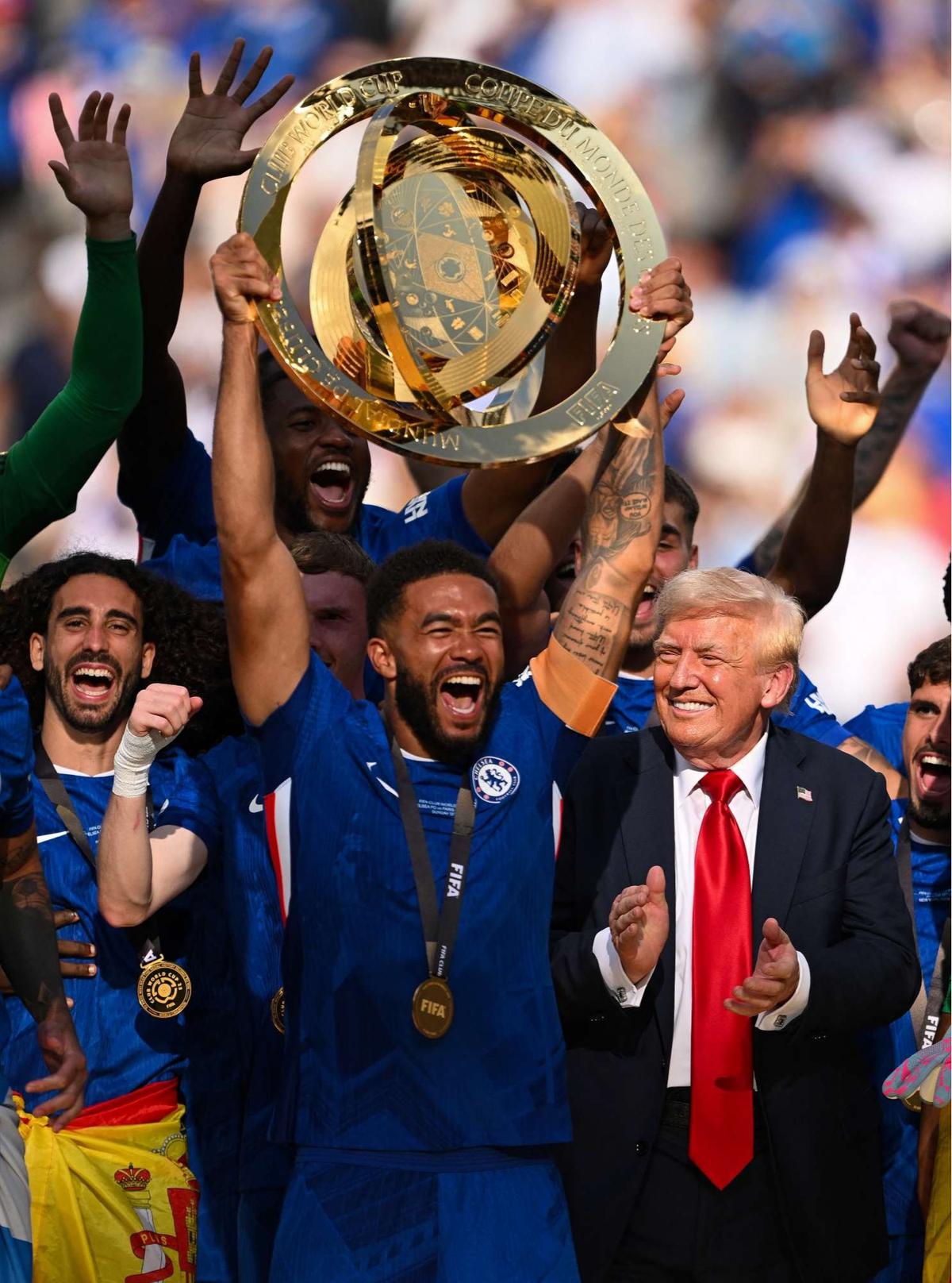 Momen Donald Trump Ikut Selebrasi Juara Piala Dunia Antarklub, Bikin Pemain Chelsea Bingung