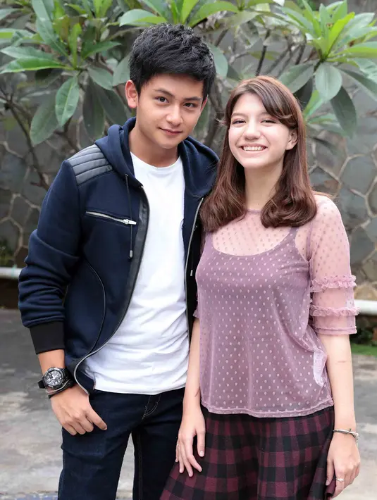 Sedangkan bagi Cassandra, suka dengan fitur-fitur yang berunsur pendidikan umum. Perempuan yang biasa disapa Cassey itu bisa belajar untuk menambah pengetahuannya. (Deki Prayoga/Bintang.com)