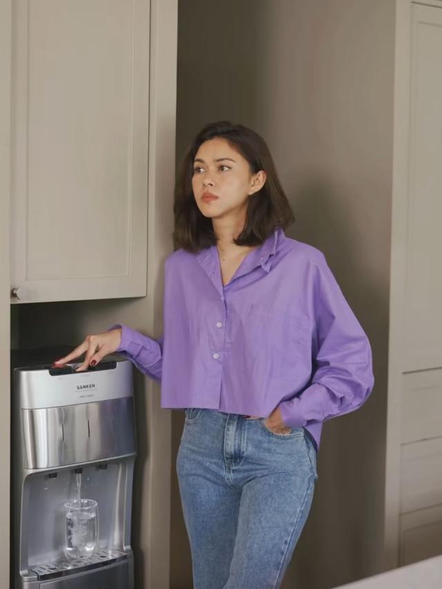 Tampil menawan dengan gaya santai ala Nana Mirdad (credit: instagram.com/nanamirdad_)