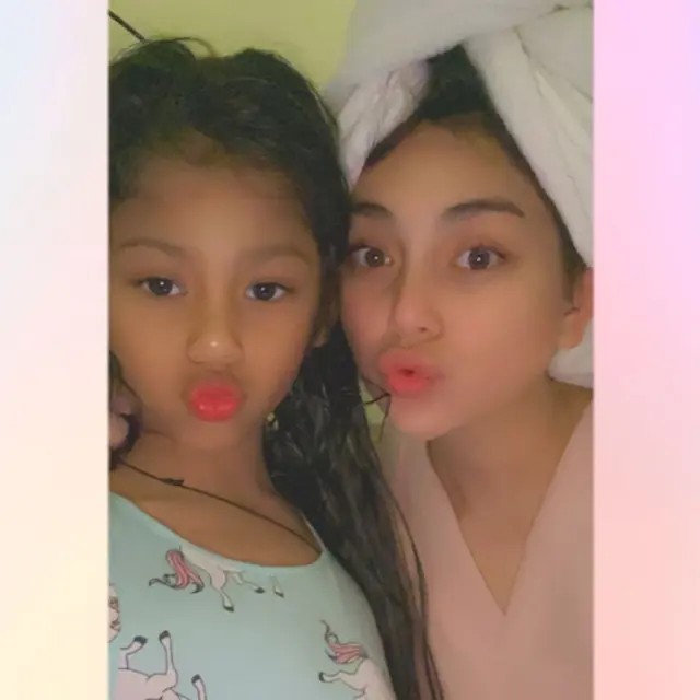Potret 6 Artis Tanah Air Bareng Anak Angkatnya, Penuh Kehangatan