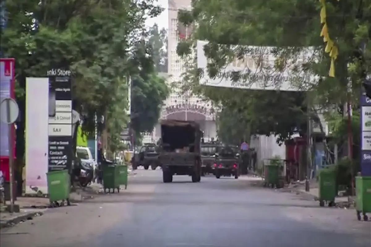 Kudeta Guinea. Truk militer dekat istana kepresidenan.
