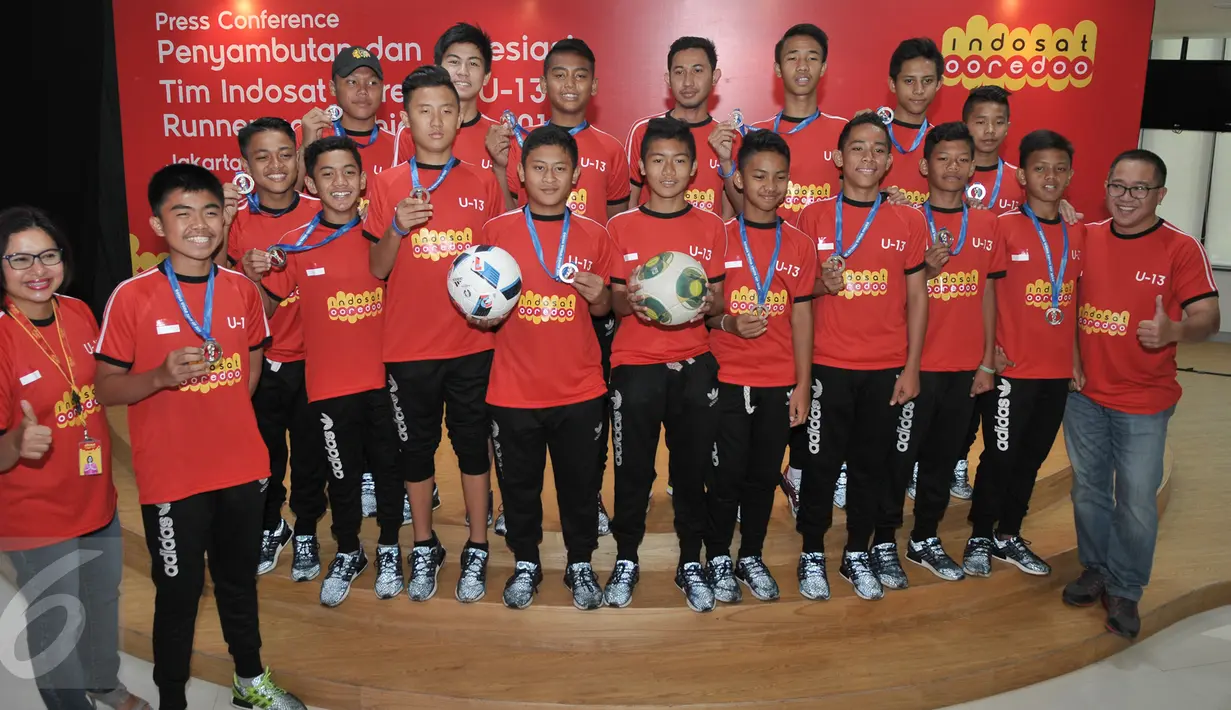 Tim sepak bola Indosat Ooredoo U-13 raih juara runner up di kompetisi Gothia Cup 2016 di Swedia, Jakarta, Selasa (2/8/2016). Tim zooredo U-13 Indonesia berhasil menyisihkan 1.659 tim dari 81 negara. (Liputan6.com/Yoppy Renato)