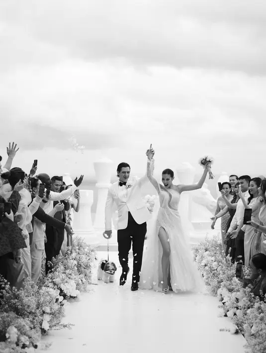 Beda dari yang lain, Patricia mengajak anjingnya berlenggang di pesta pernikahannya. [instagram/patriciagouw]