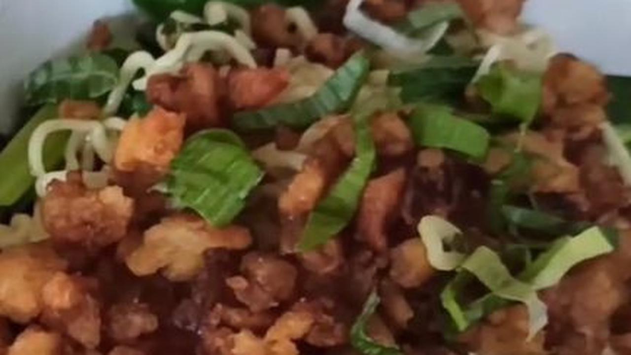 Kelezatan Semangkuk Mi Kipas Khas Cirebon, Cara Masaknya Unik dan Curi Perhatian