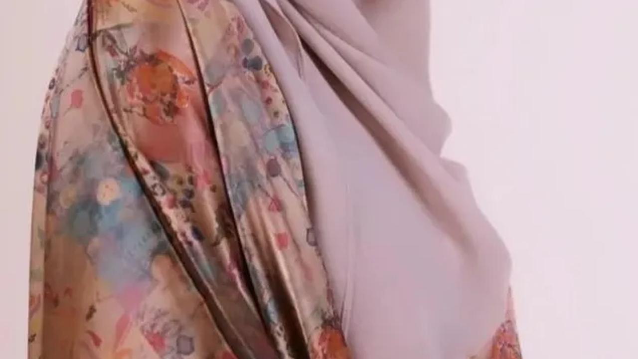 Kini Jadi Pengusaha Tajir, Ini Deretan Potret Rumah Imel Putri Cahyati Saat Masih Kecil dengan Dinding Kayu dan Masak Masih Pakai Tungku