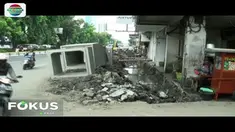 Mulai masuk puncak musim penghujan, Pemprov DKI lakukan upaya pencegahan banjir, seperti normalisasi drainase dan membuat tanggul di sejumlah kawasan langganan banjir.