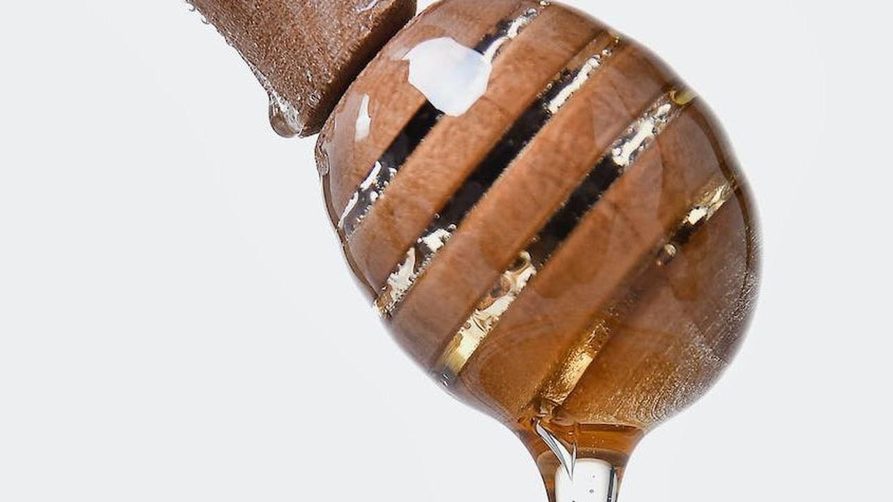 2. Oleskan Madu atau ASI