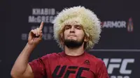 4. Khabib Nurmagomedov - Nama Khabib menjadi perbincangan usai laga melawan Conor McGregor oktober lalu. Kemenangannya di Las Vegas pada laga tersebut berakhir ricuh. (AFP/Ethan Miller)