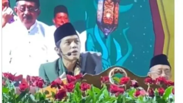 Gus Iqdam saat pengajian di Balai Kota Surabaya. (Istimewa)