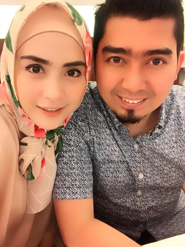 [Bintang] Ustaz Solmed dan April Jasmine