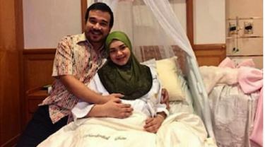 Punya Arti Istimewa Ternyata Ini Alasan Siti Nurhaliza Pilih Melahirkan Di Hari Senin News Entertainment Fimela Com