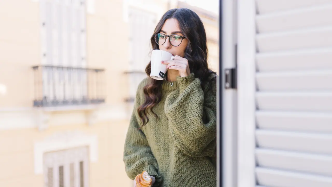 wanita november tanpa bicara banyak