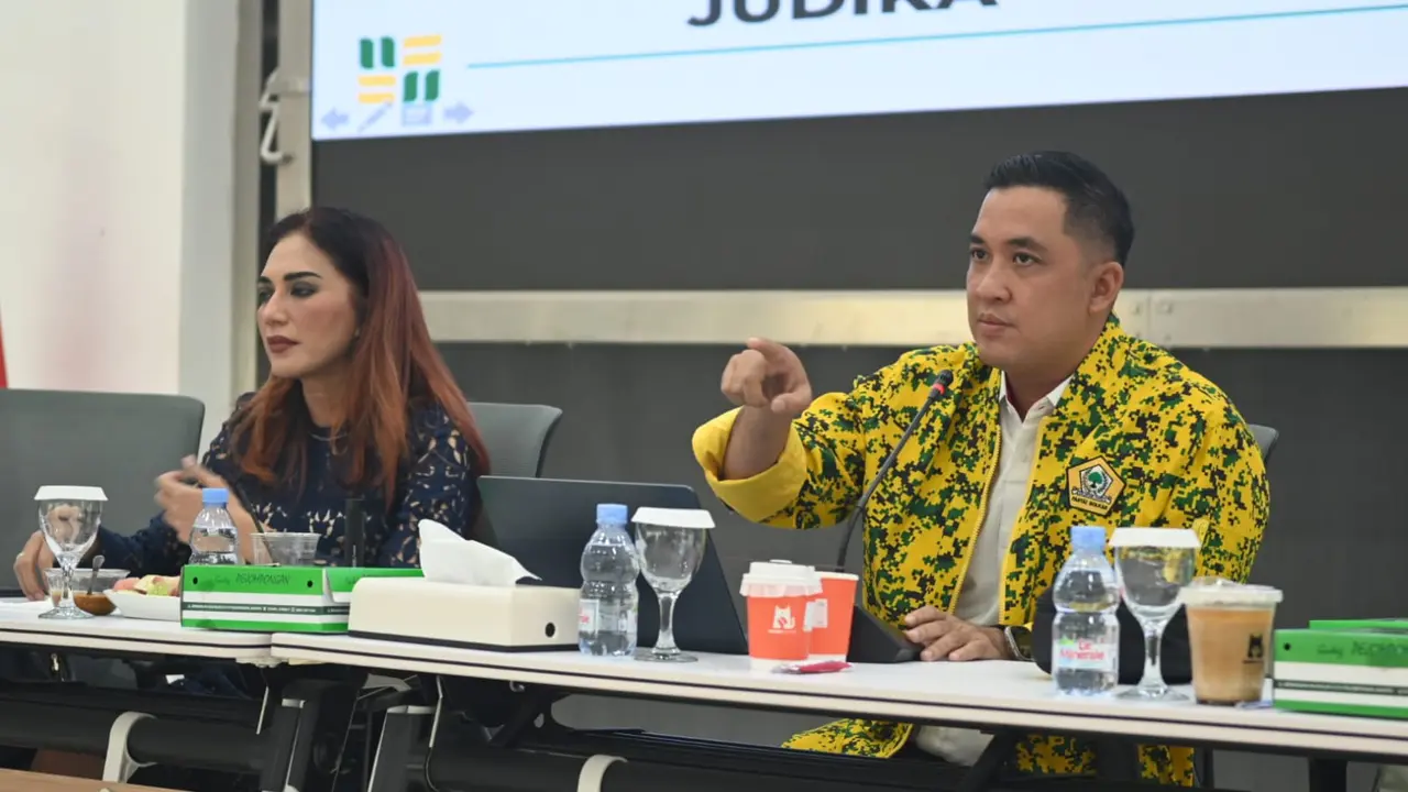 Ketua Panitia Penyelenggara HUT Ke-60 Partai Golkar Sari Yuliati dan Ketua Panitia Pelaksana HUT Ke-60 Partai Golkar Kemas Ilham Akbar