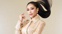 Poppy Capella datang dengan gebrakan baru. Ia memperkenalkan diri sebagai National Director Miss Universe Uni Emirat Arab, sudah 2 tahun menjabat. (Foto: Dok. Koleksi Pribadi Poppy Capella)