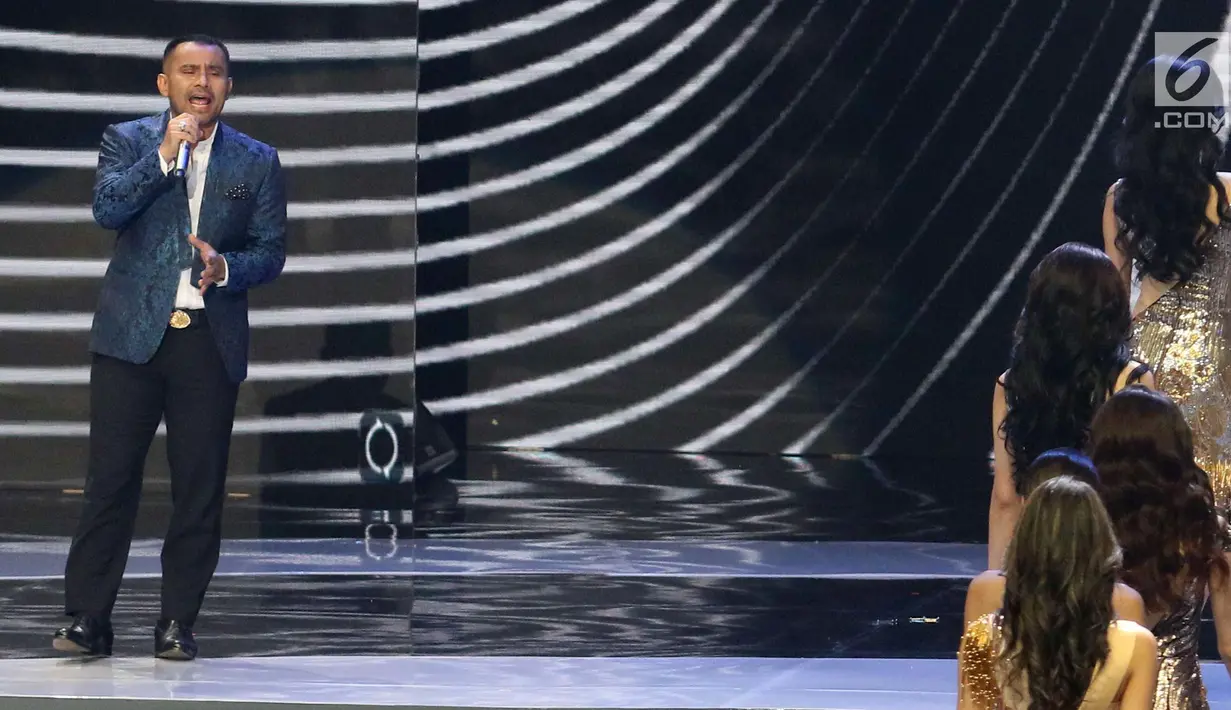 Penyanyi Judika saat tampil pada malam final Miss Grand Indonesia 2018 di JCC Jakarta, Sabtu (21/7). Judika membawakan tiga lagu pada malam final. (Liputan6.com/Angga Yuniar)