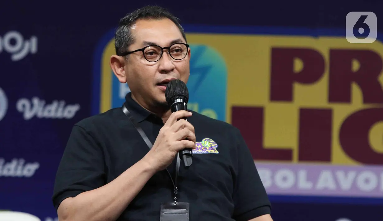 Direktur Retail dan Niaga, PT PLN (Persero), Edi Srimulyanti saat jumpa pers PLN Mobile Proliga 2023 di SCTV TOWER , Jakarta, Jumat (30/12/2022). PLN Mobile Proliga 2023 kembali akan digelar di delapan kota yang akan menjadi tuan rumah, yang akan dilaksanakan mulai 5 Januari 2023. (Liputan6.com/Herman Zakharia)