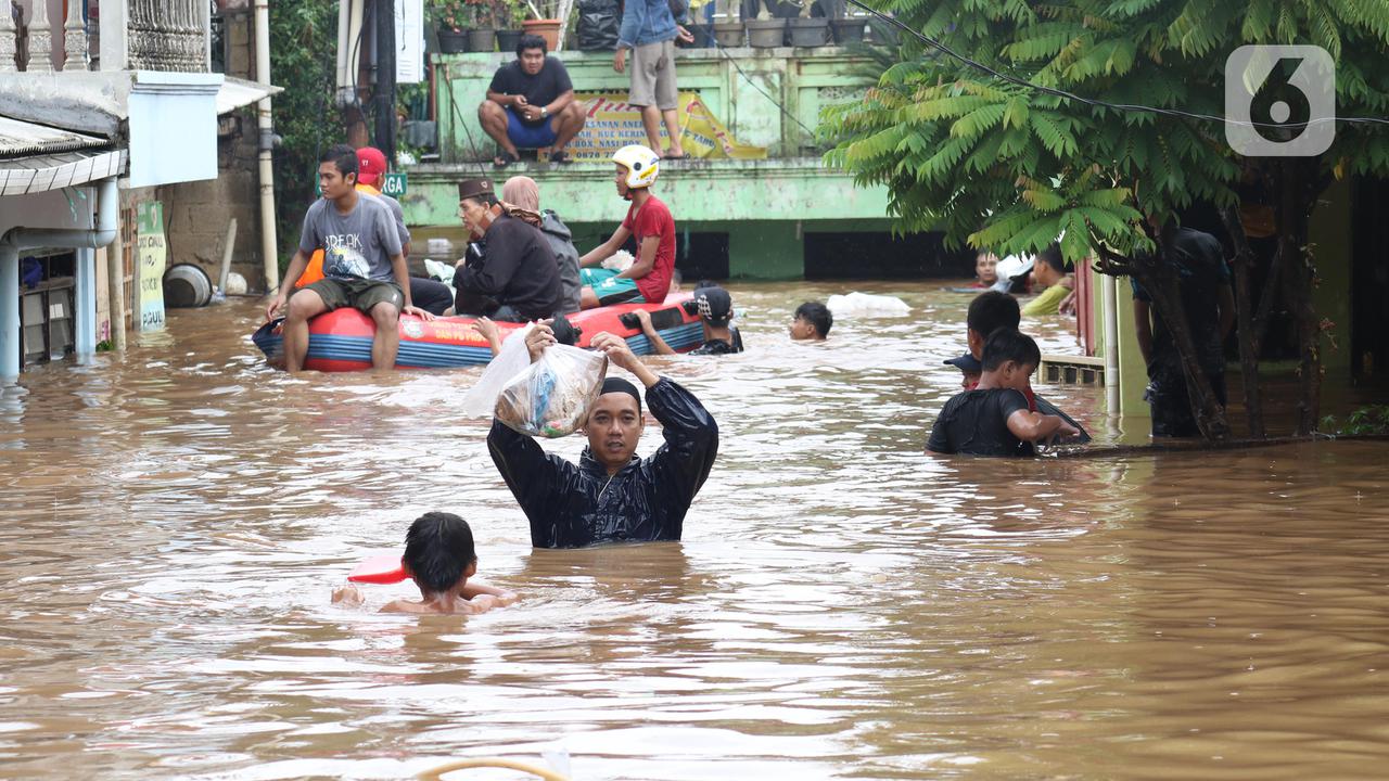 Ciliwung Meluap, Banjir Rendam Kawasan Rawajati
