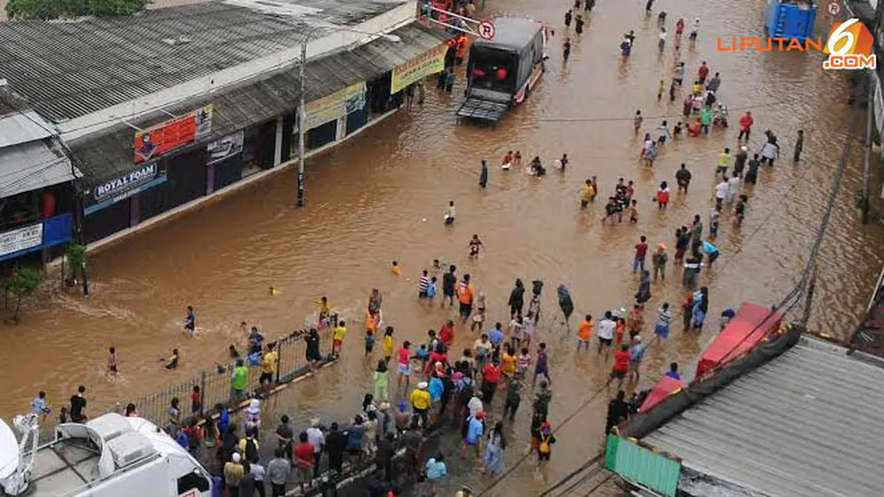 banjir-kampung-pulo-wisata-140119c.jpg