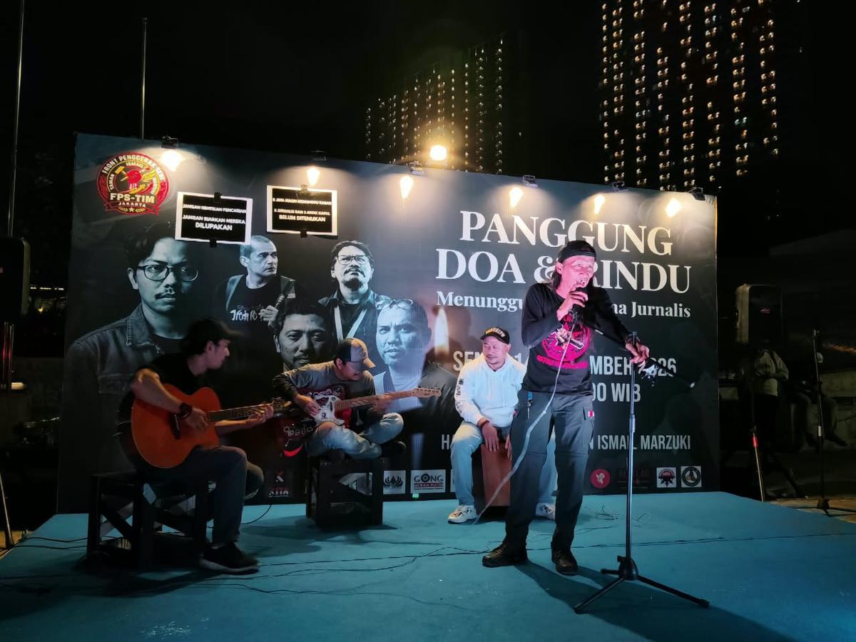 Panggung Rindu Menanti Kabar Lima Jurnalis