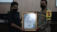 Kapolres Pati Dapat Penghargaan dari Koran TV10