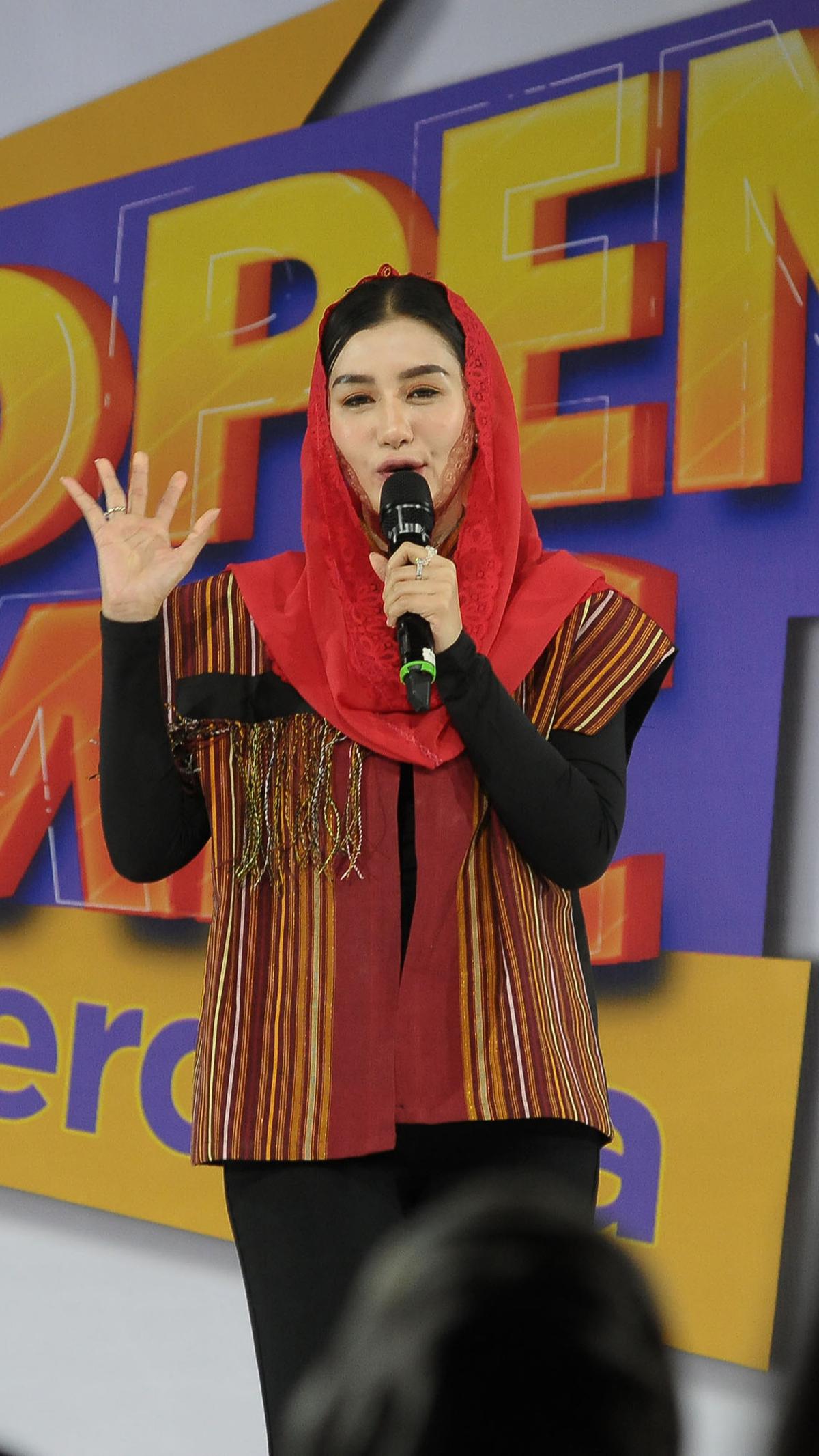 "Ini undangan paling horor selama saya berdinas dari tahun 2016 yang lalu," ungkap Novita sambil tertawa tipis (14/11).<br>