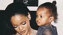 Dilansir dari HollywoodLife, Rihanna akhir-akhir ini memikirkan keinginannya untuk menjadi ibu. (instagram/badgalriri)