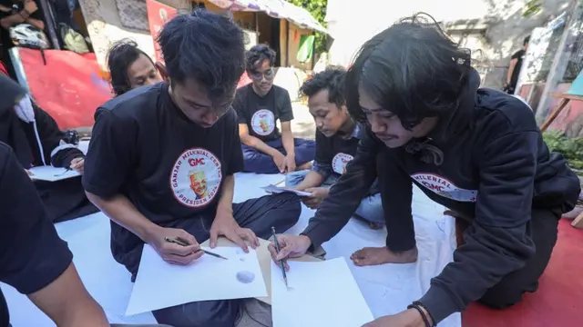 Ganjar Milenial Center (GMC) Jawa Barat bersama komunitas Lembaga Seni Lukis dan Kaligrafi (LSLK) menggelar kegiatan workshop lukis untuk para pemuda di Kecamatan Cibiru, Kota Bandung, Jawa Barat, Minggu (5/3/2023) (Istimewa)