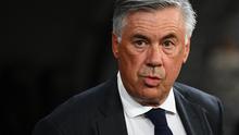 Carlo Ancelotti menganggap bahwa Karim Benzema lebih layak mendapatkan penghargaan Ballon d'Or 2021 dibandingka Lionel Messi. Namun, ketiadaan gelar utama membuat Benzema harus puas di urutan keempat pada penghargaan tahun ini. (AFP/Gabriel Bouys)