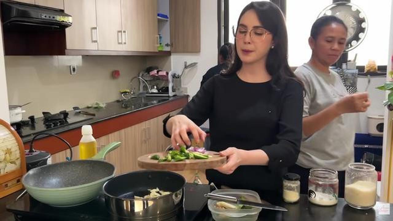 7 Potret Dapur Arumi Bachsin, Konsep Open Space-nya Bikin Suasana Makin Hangat