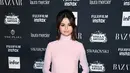 Seperti yang dilaporkan Ace Showbiz, Rabu (4/10), Selena terlihat sedang menjalankan proses syuting film terbarunya di kawasan New York City pada Rabu (3/10/2017). Saat itu Selena tidak sendirian. (AFP/Angela Weiss)