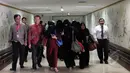 Sebanyak 370 warga Indonesia tiba di Bandara Soekarno-Hatta, Tangerang, Selasa (14/4/2015). Mereka berhasil dievakuasi dari Yaman. (Liputan6.com/Helmi Afandi)