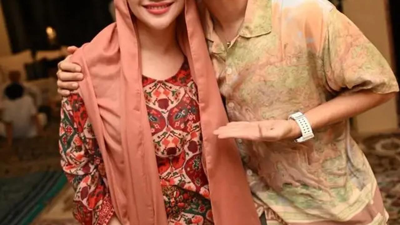 Potret Bunga Citra Lestari Tampilan dengan Riasan Natural dan Awet Muda saat Dapat Kejutan Ulang Tahun ke-42 dari Keluarga hingga Sahabat
