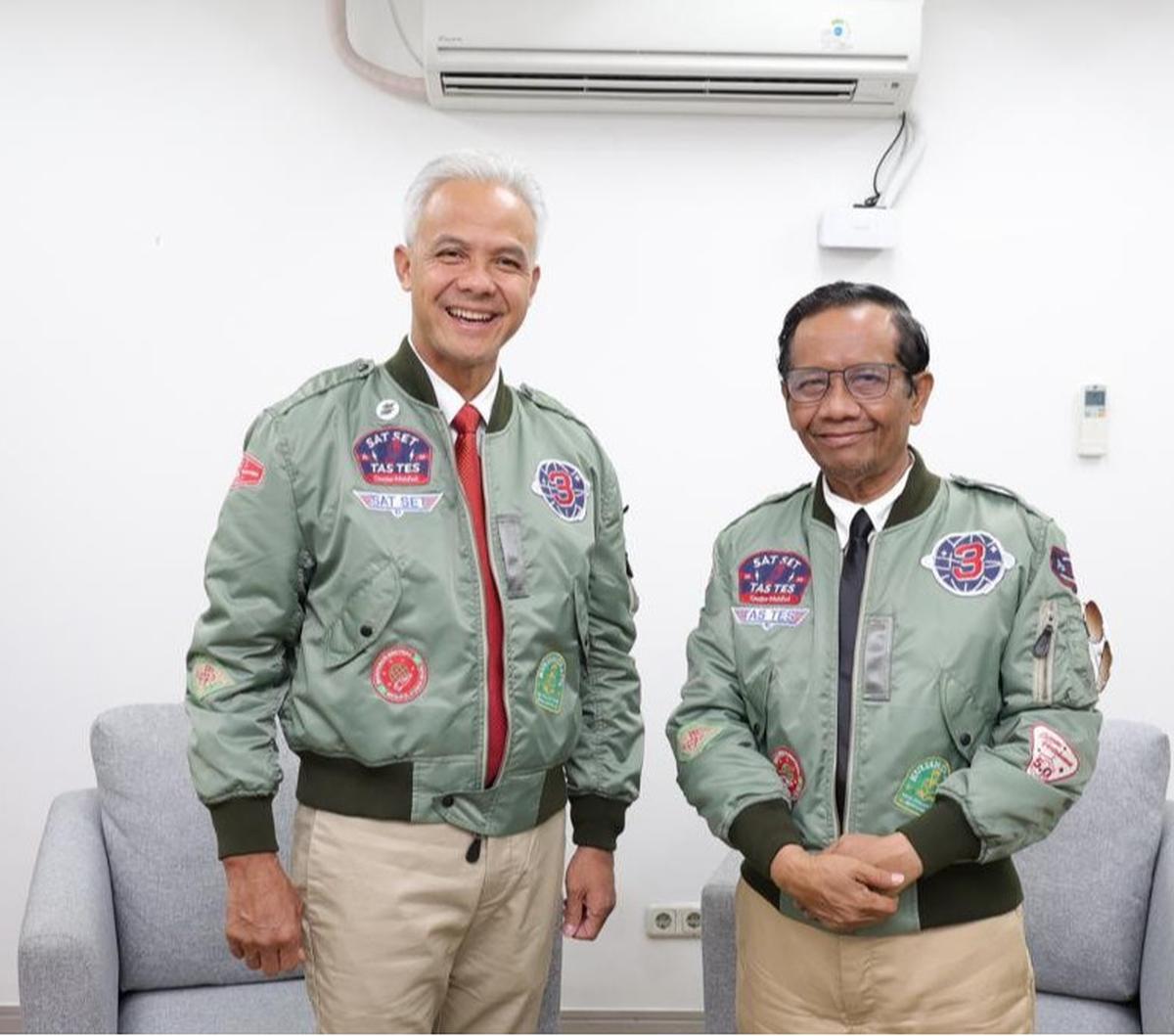 Pasangan Calon Presiden (Capres) dan Calon Wakil Presiden (Cawapres) Nomor Urut 3, Ganjar Pranowo dan Mahfud MD (Ganjar-Mahfud), tampil gagah saat mengikuti Debat Ketiga yang mengusung tema Pertahanan, Keamanan, Hubungan Internasional, dan Geopolitik. <b