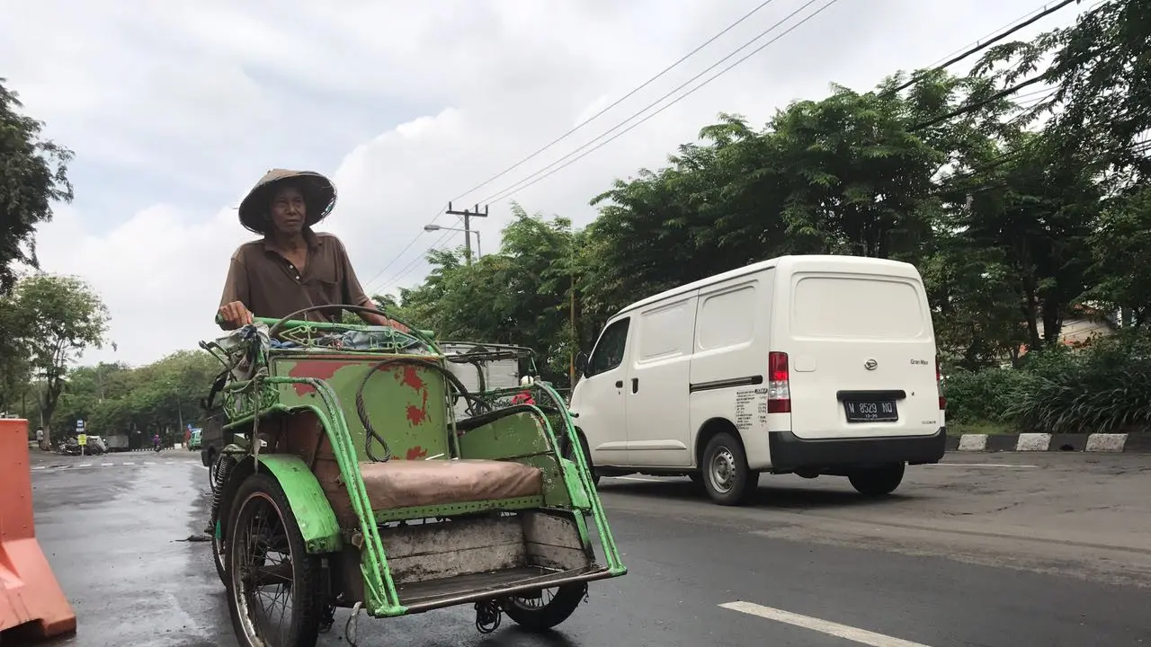 Doa Istimewa Maksum Sang Tukang Becak yang Naik Haji Tahun Ini