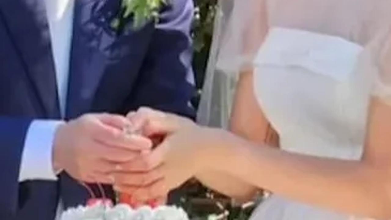 Dengan dukungan dari teman-teman, keluarga, dan penggemar, pasangan ini memasuki babak baru dalam hidup mereka dengan penuh cinta dan harapan.