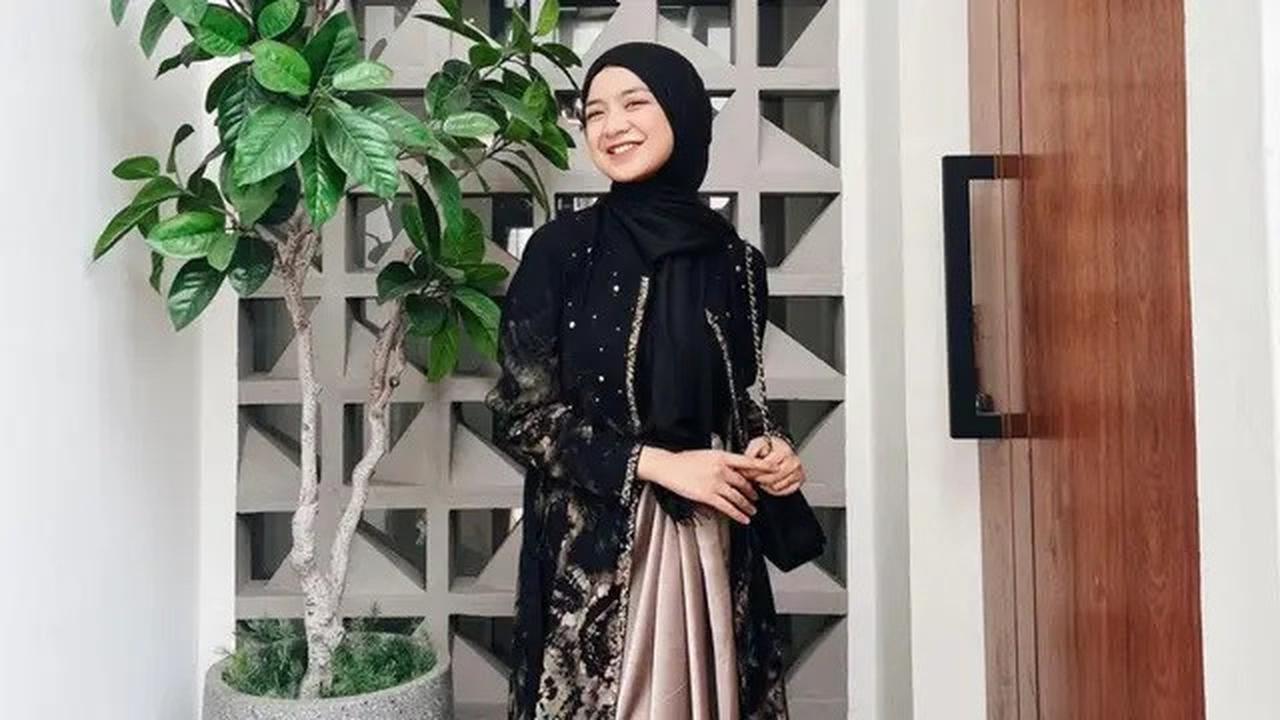Rekomendasi Baju Lebaran Brokat dari Artis yang Elegan dan Memukau