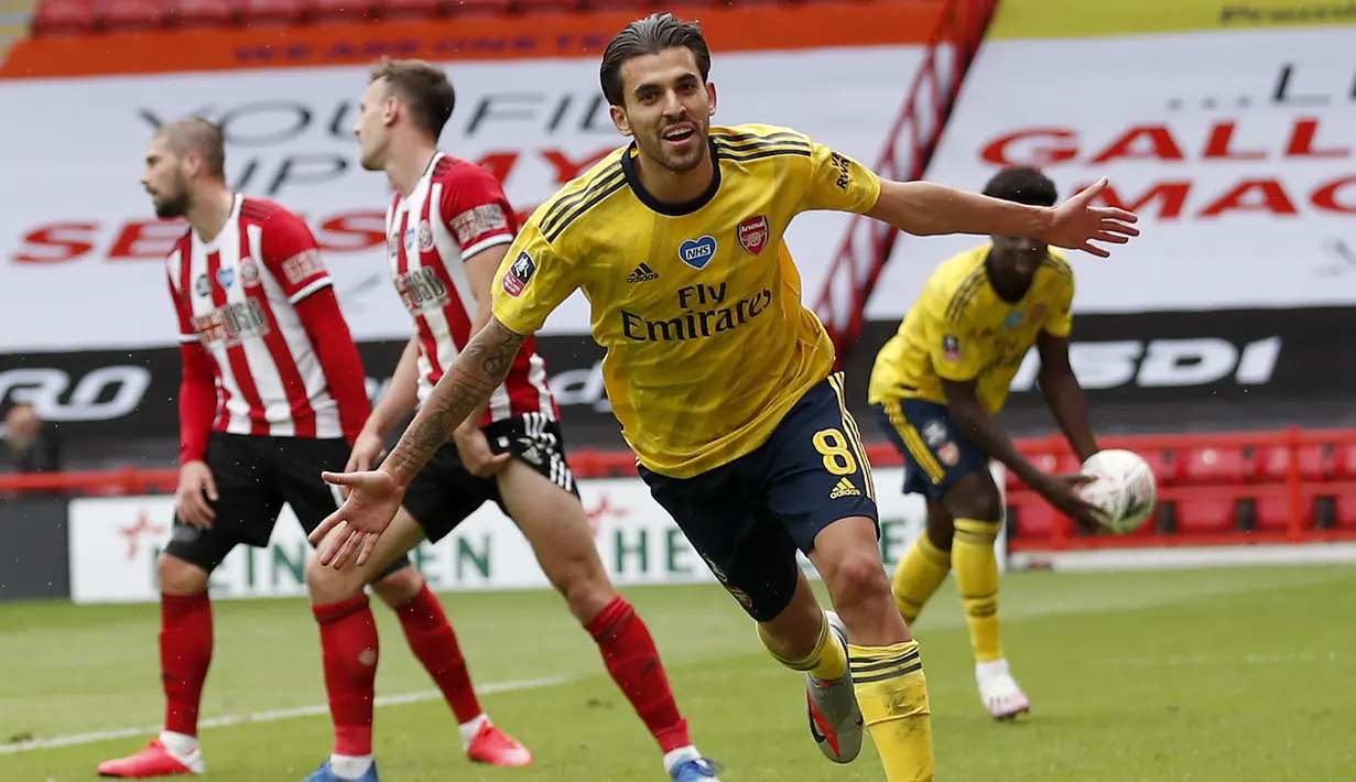 Pemain Arsenal Dani Ceballos melakukan selebrasi usai mencetak gol ke gawang Sheffield United pada putaran keenam Piala FA di Bramall Lane, Sheffield, Inggris, Minggu (28/6/2020). Arsenal melaju ke semifinal Piala FA usai menaklukkan Sheffield United 2-1. (Andrew Boyers/Pool via AP)