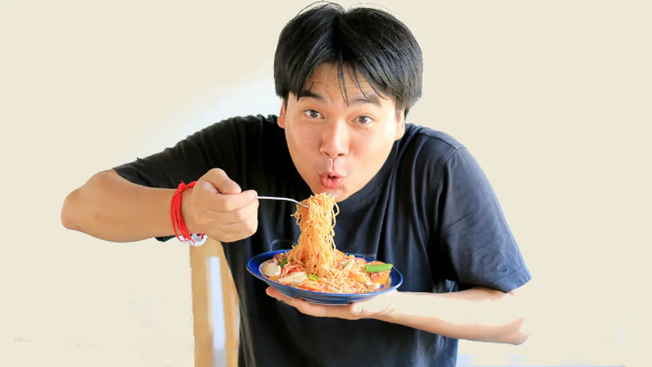 Ilustrasi Makan Mie